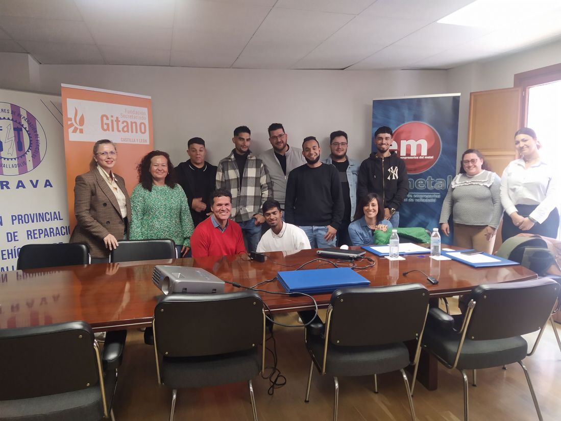 Foto grupal de Vametal con Secretariado Gitano de Castilla y León