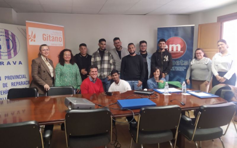 Foto grupal de Vametal con Secretariado Gitano de Castilla y León Foto grupal de Vametal con Secretariado Gitano de Castilla y León